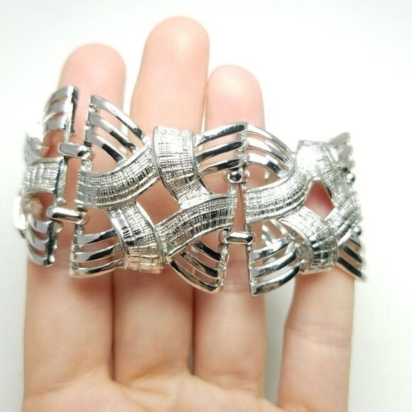 Vintage Coro Wide Panel Silver Tone Bangle Bracelet, Chunky Statement Design - Picture 6 of 6